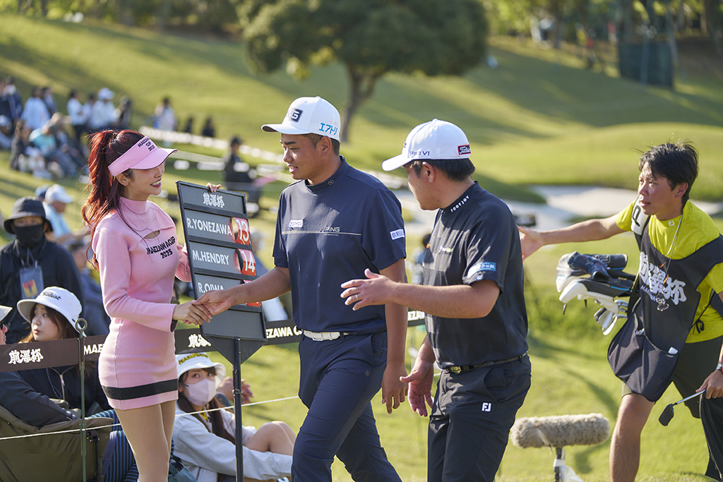 ラウンドガール写真 10