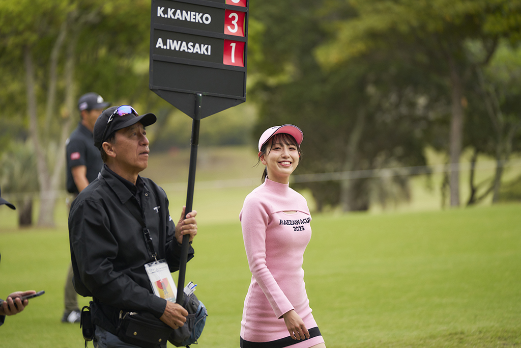 ラウンドガール写真 6